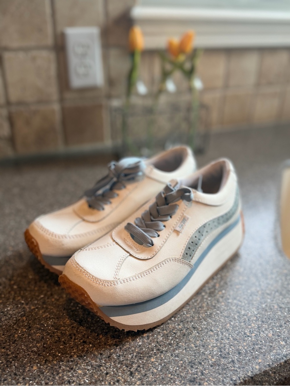 Steve Madden Women’s Platform Sneakers White Gray Gum Sole Size 6.5